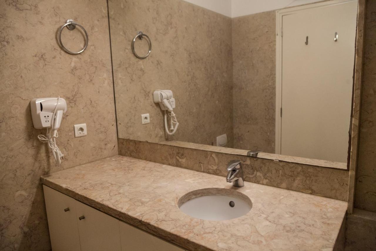 Classy 2Bdr Apartment In Downtown By Lovelystay Lisbon Exterior photo