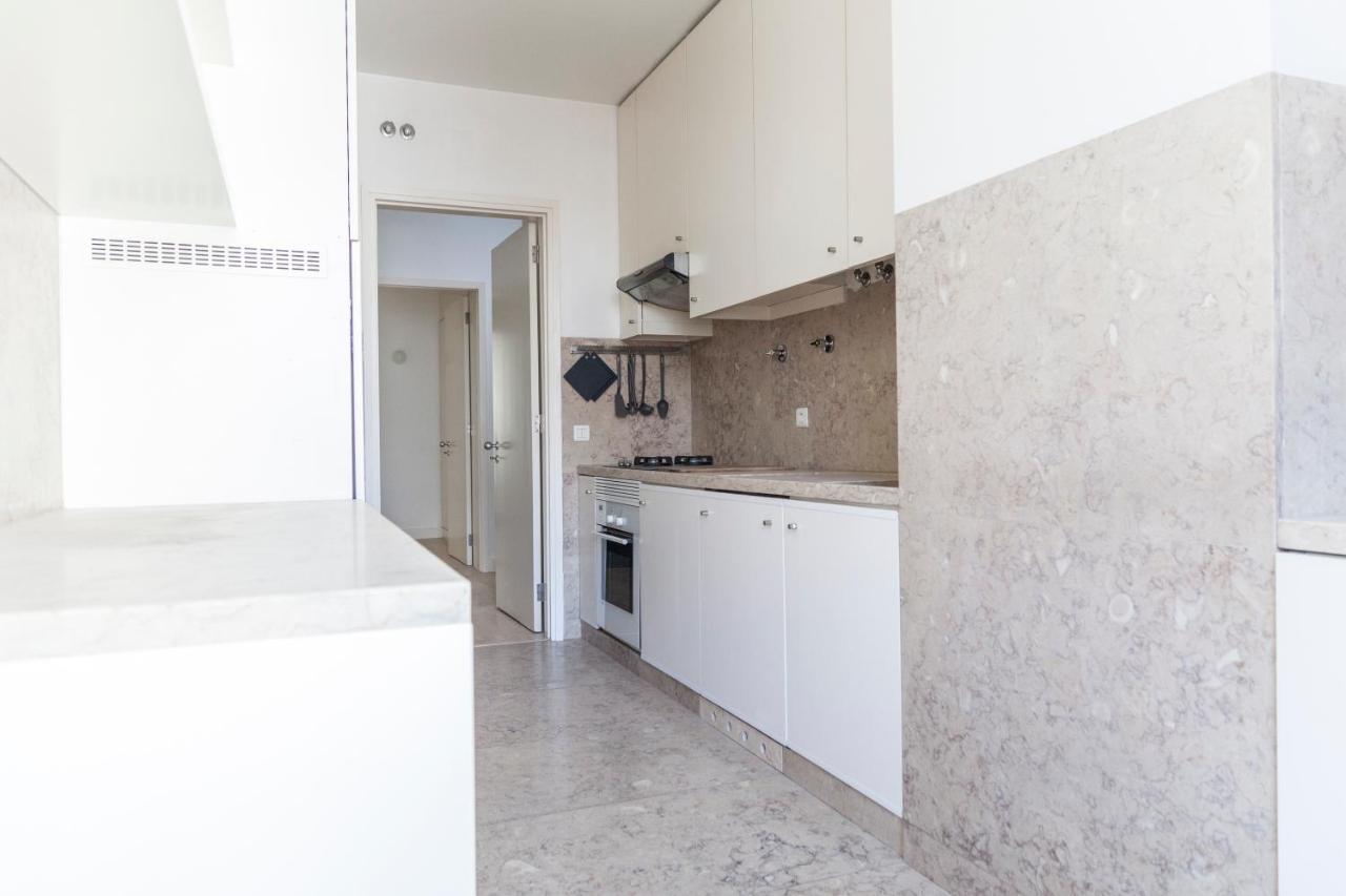 Classy 2Bdr Apartment In Downtown By Lovelystay Lisbon Exterior photo